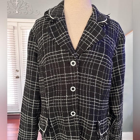 Megan Lee Blazer - Picture 5 of 7